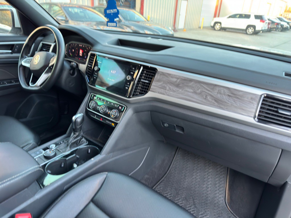 2022 Volkswagen Atlas Cross Spo Image 23