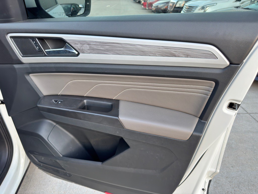 2022 Volkswagen Atlas Cross Spo Image 24