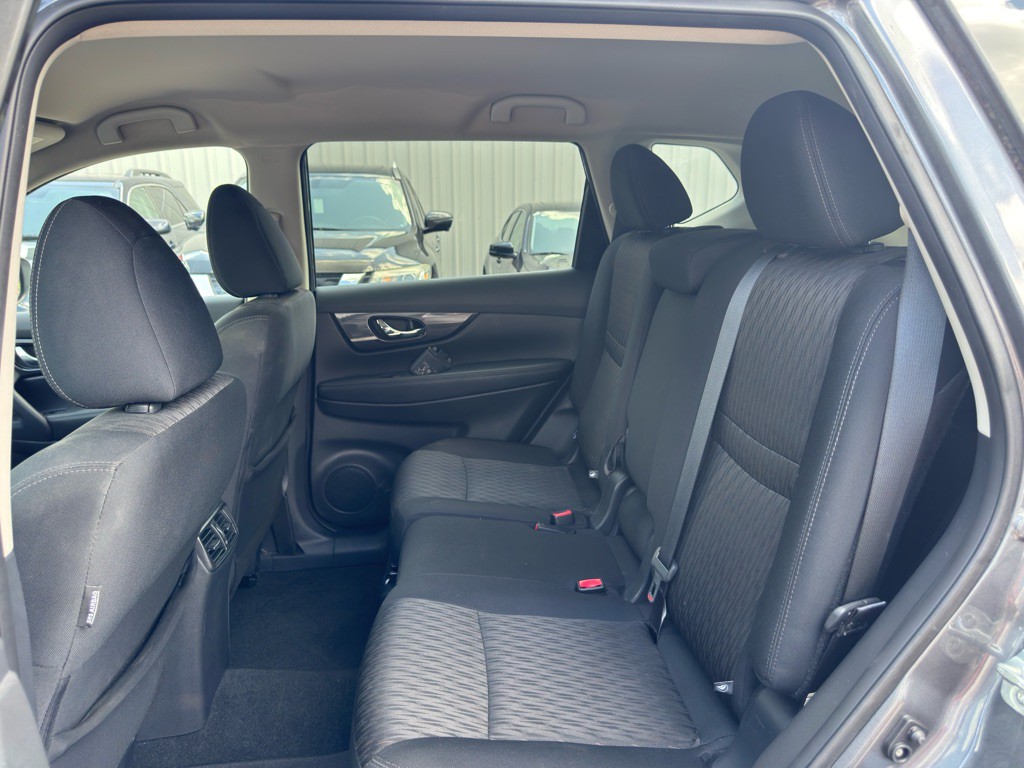 2018 Nissan Rogue Image 11