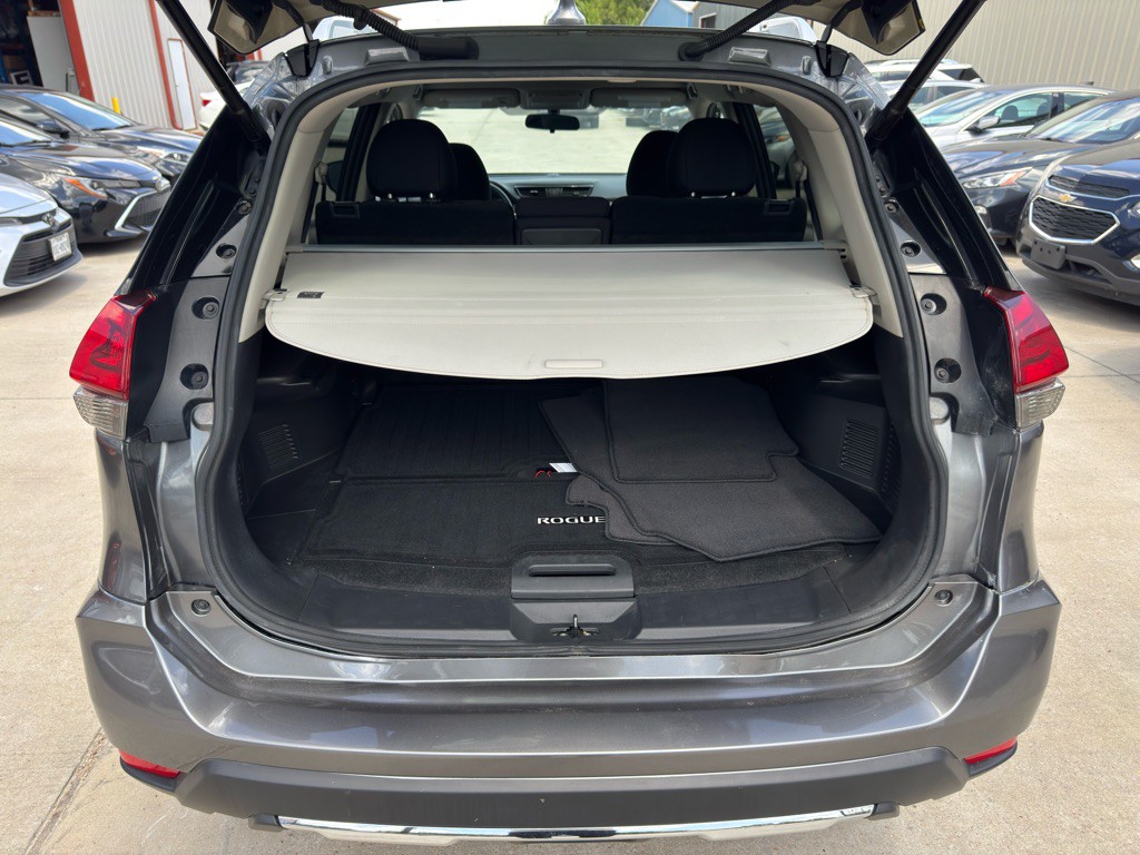 2018 Nissan Rogue Image 16