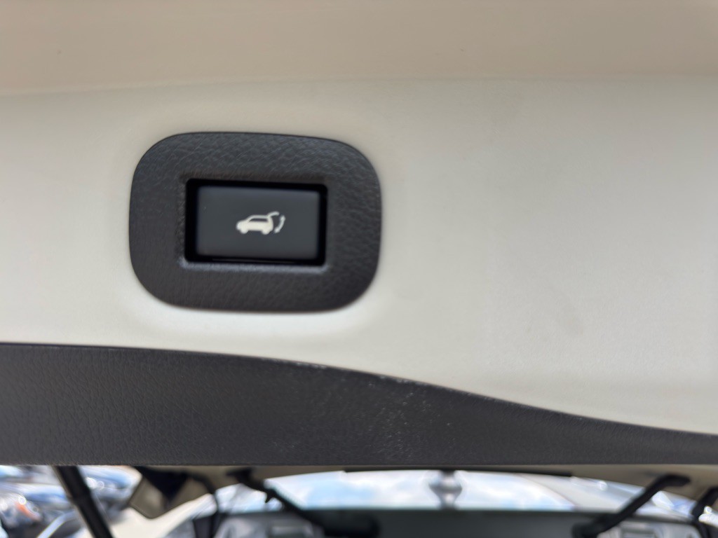 2018 Nissan Rogue Image 17