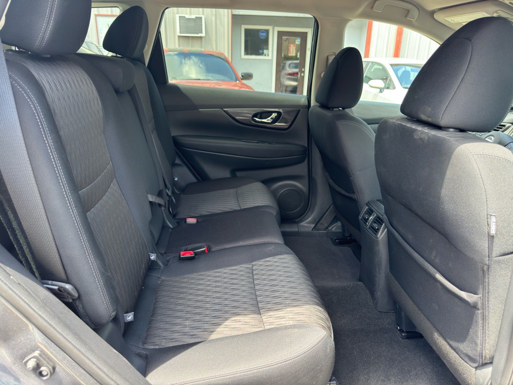 2018 Nissan Rogue Image 18
