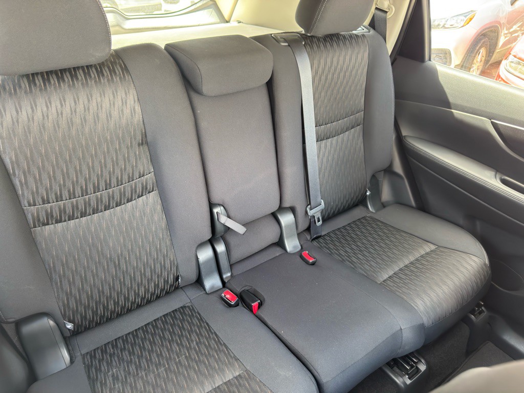 2018 Nissan Rogue Image 23