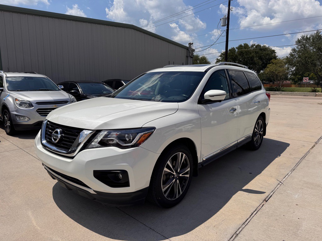 2017 Nissan Pathfinder Image 1