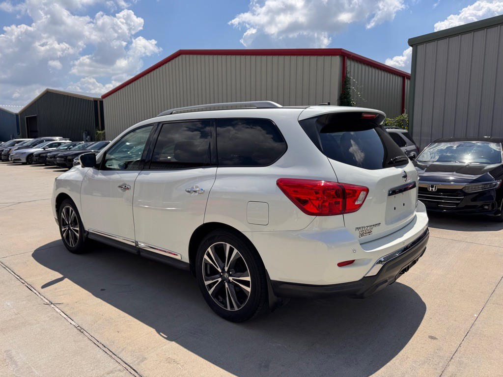 2017 Nissan Pathfinder Image 9