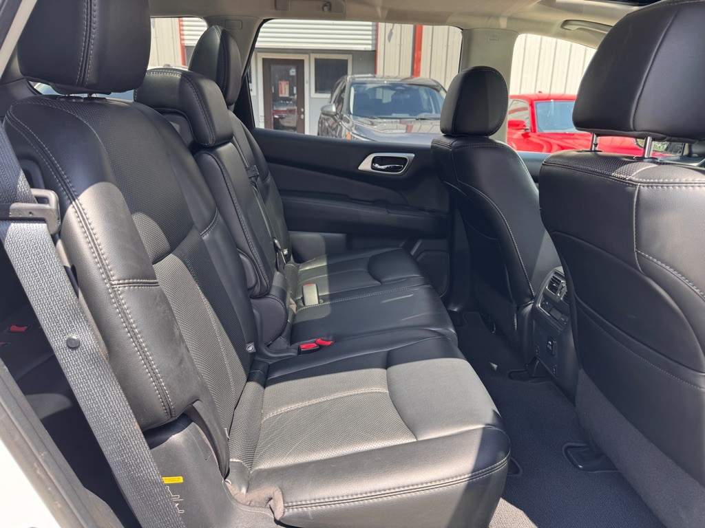 2017 Nissan Pathfinder Image 24