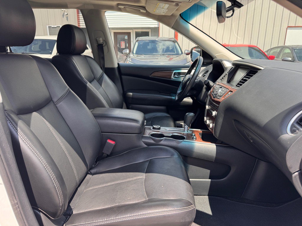 2017 Nissan Pathfinder Image 28