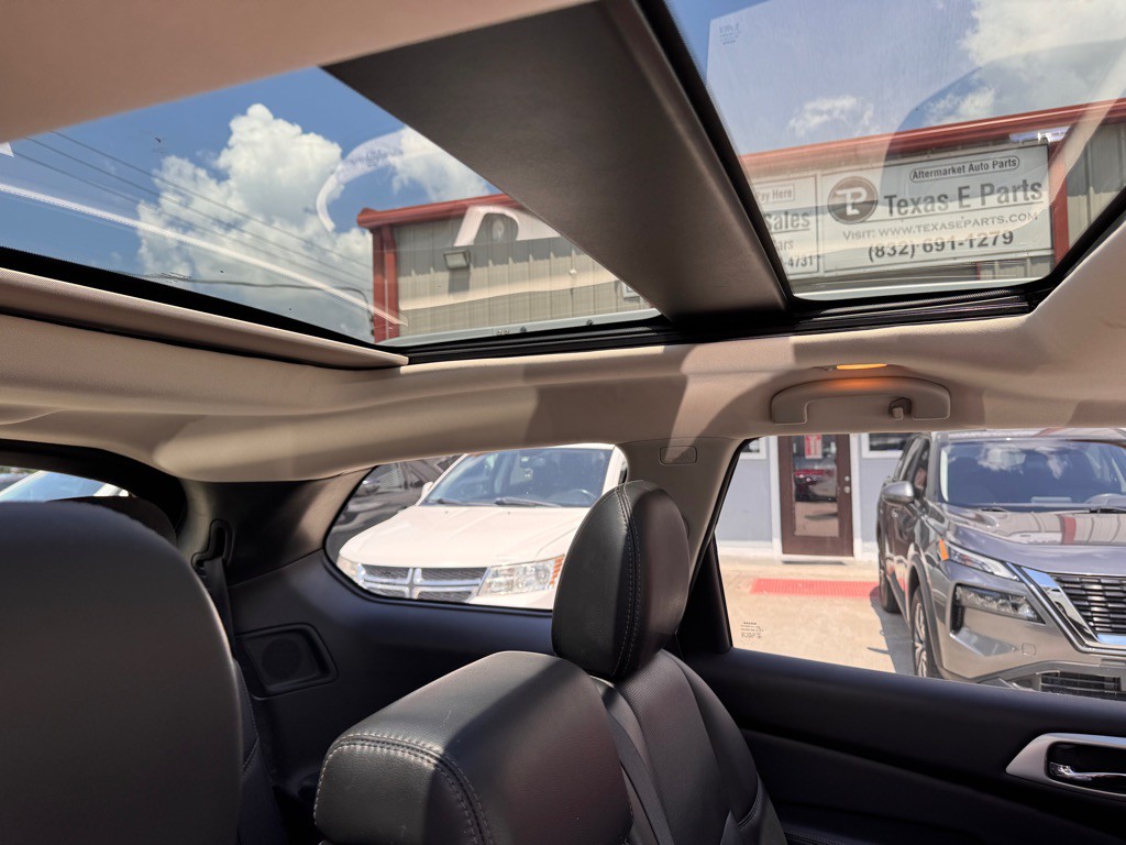 2017 Nissan Pathfinder Image 32