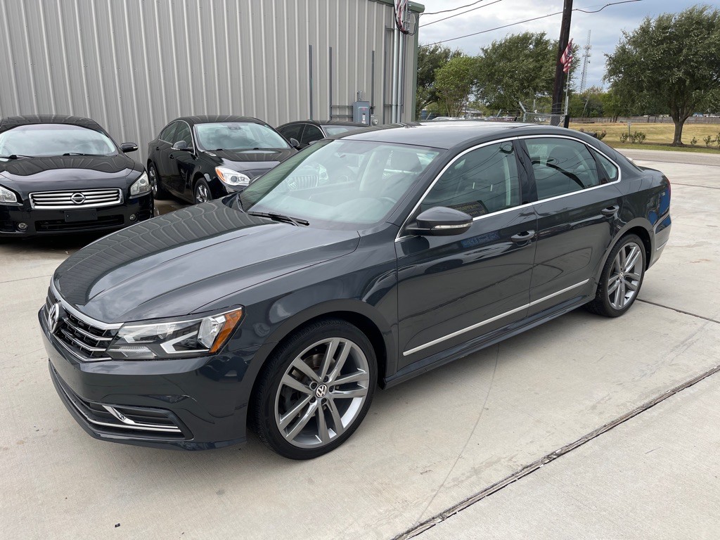 2016 Volkswagen Passat Image 2