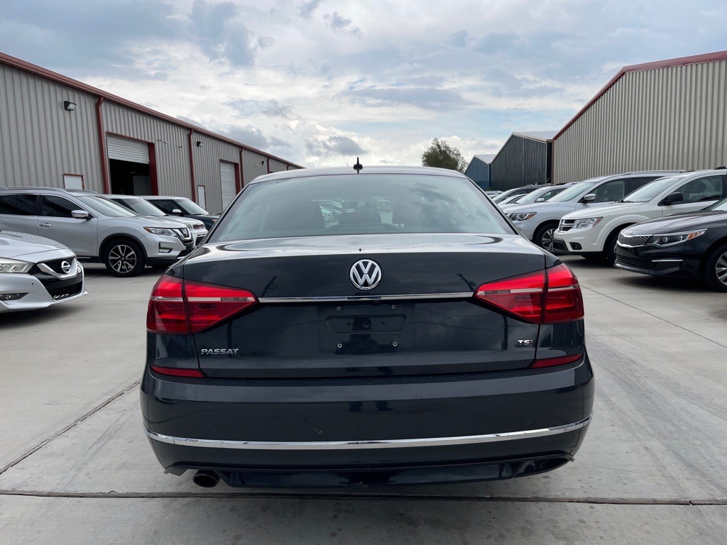2016 Volkswagen Passat Image 4