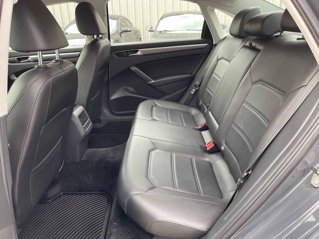 2016 Volkswagen Passat Image 10
