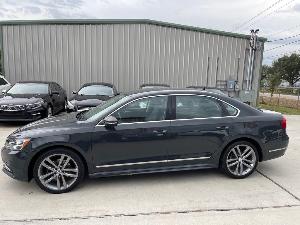 2016 Volkswagen Passat Image 11