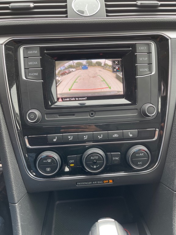 2016 Volkswagen Passat Image 12