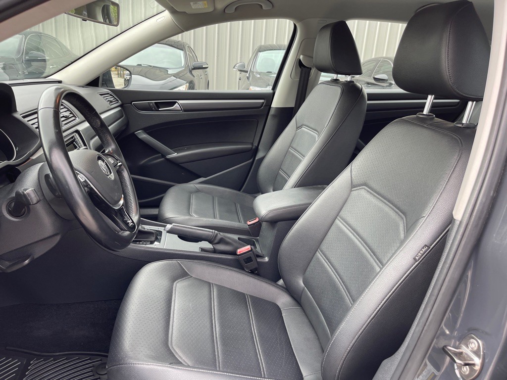 2016 Volkswagen Passat Image 14