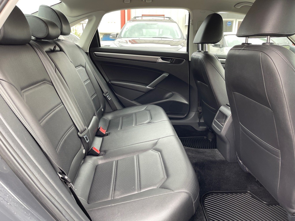 2016 Volkswagen Passat Image 15