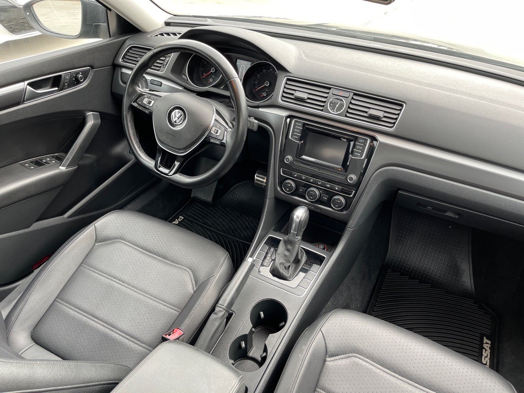 2016 Volkswagen Passat Image 17
