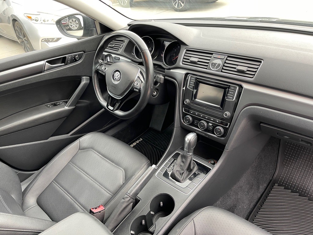 2016 Volkswagen Passat Image 21
