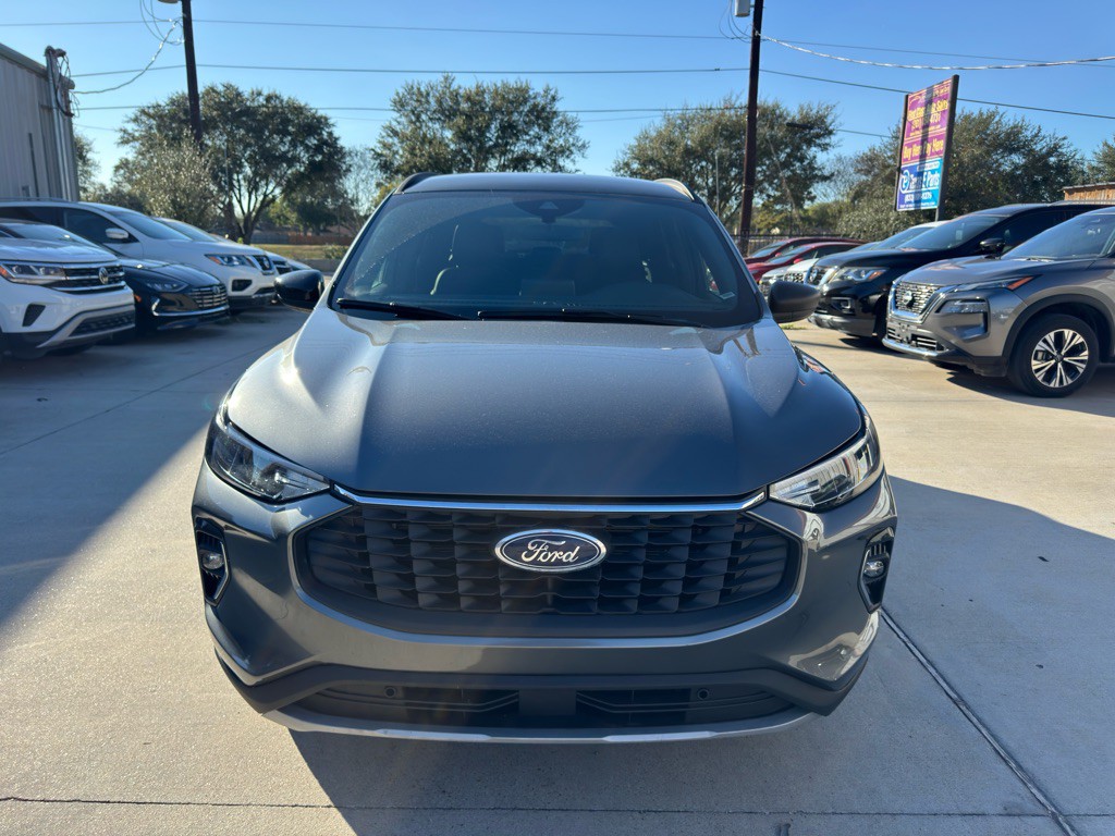 2025 Ford Escape Image 3