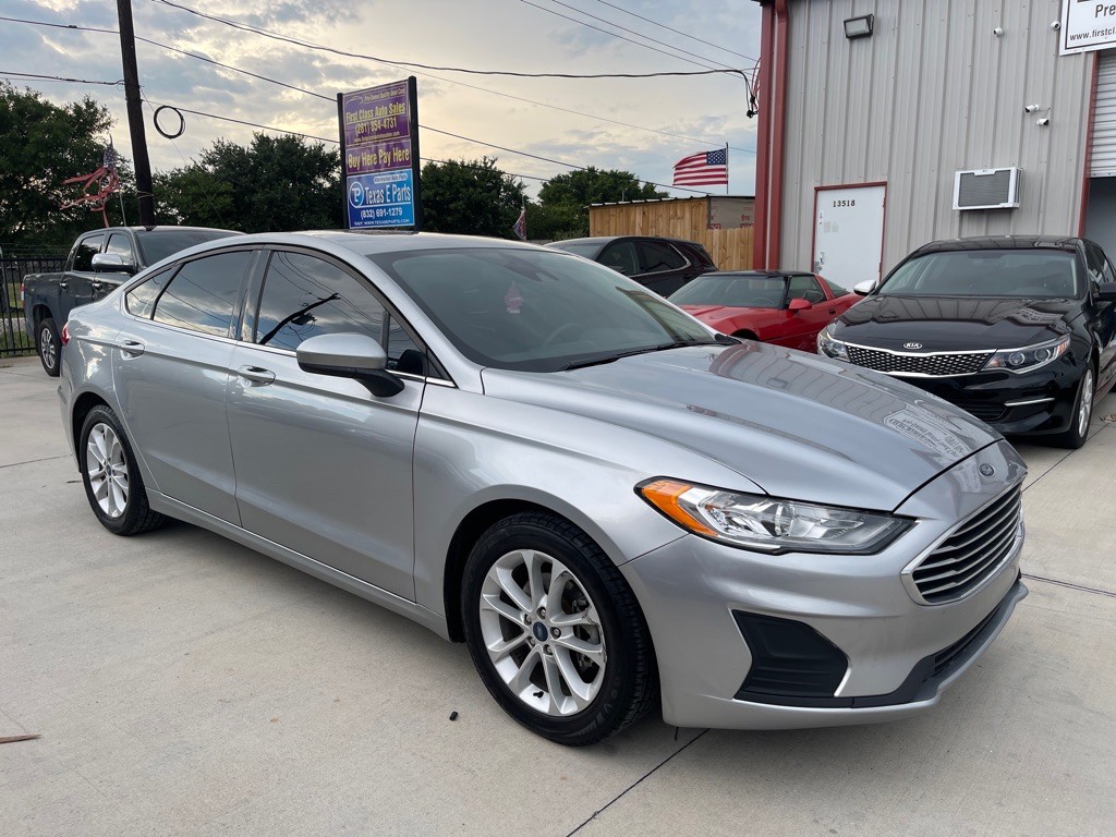 2020 Ford Fusion Image 2
