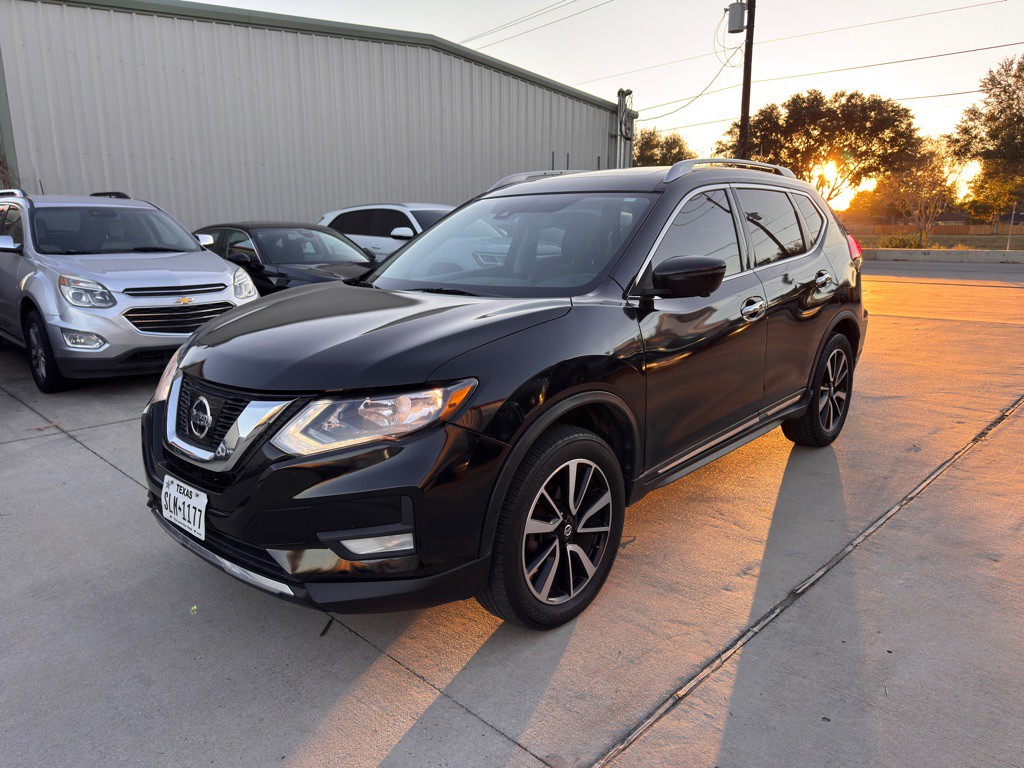 2018 Nissan Rogue Image 1