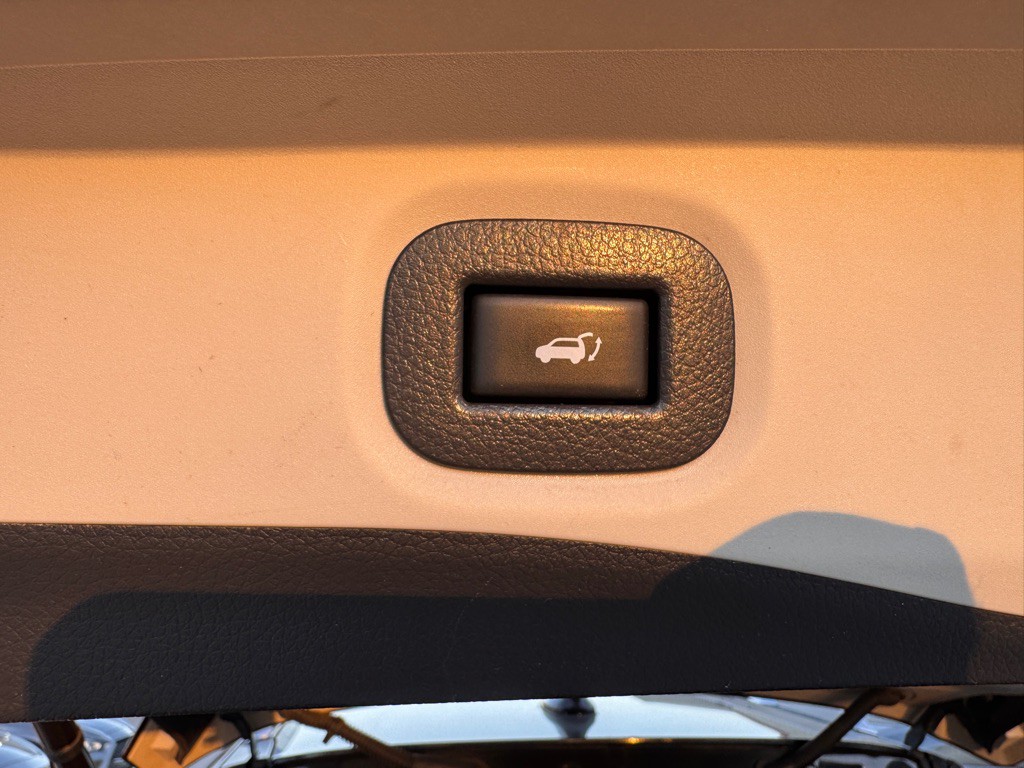 2018 Nissan Rogue Image 16