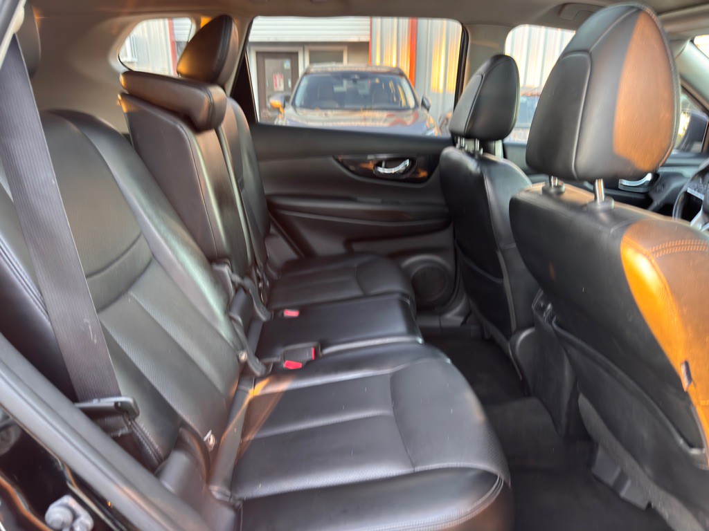 2018 Nissan Rogue Image 17