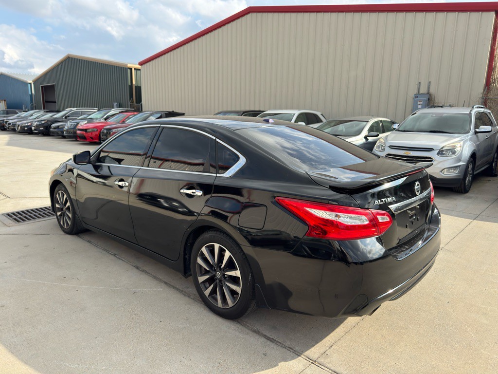 2016 Nissan Altima Image 8