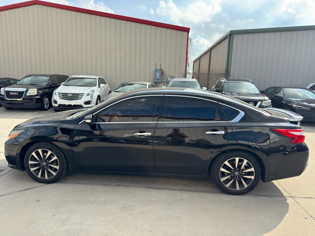 2016 Nissan Altima Image 9