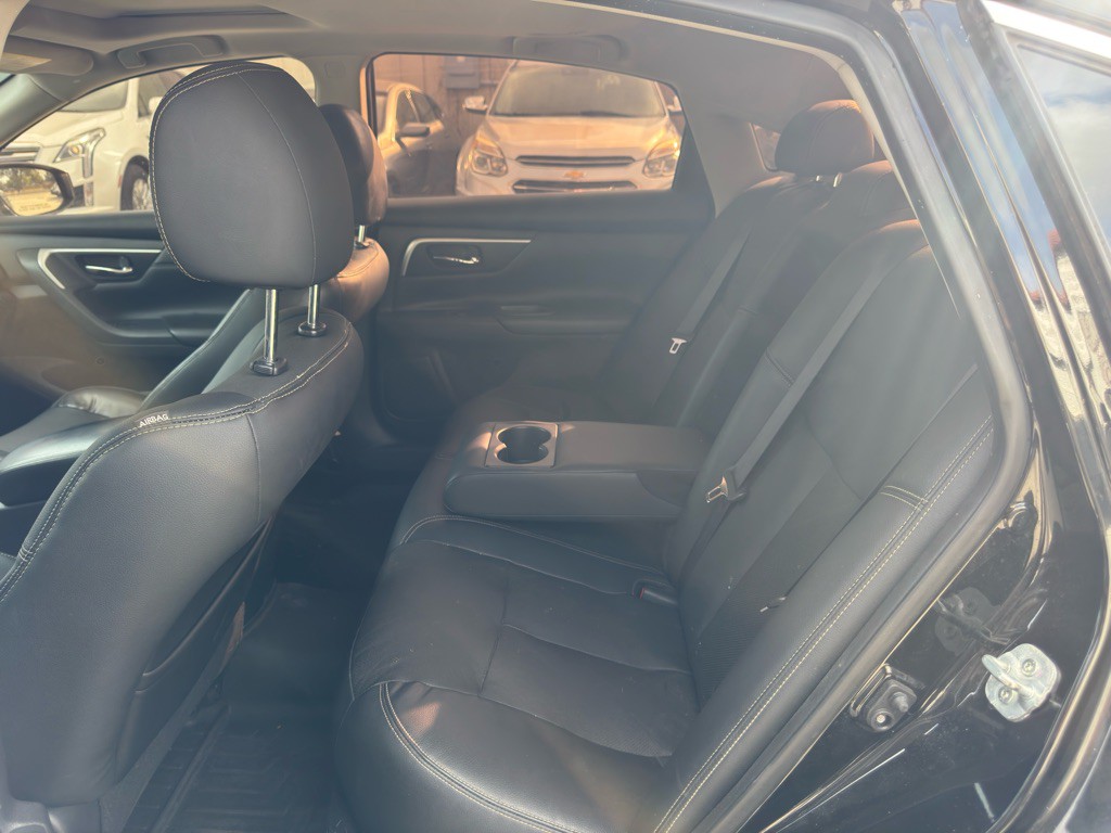 2016 Nissan Altima Image 10