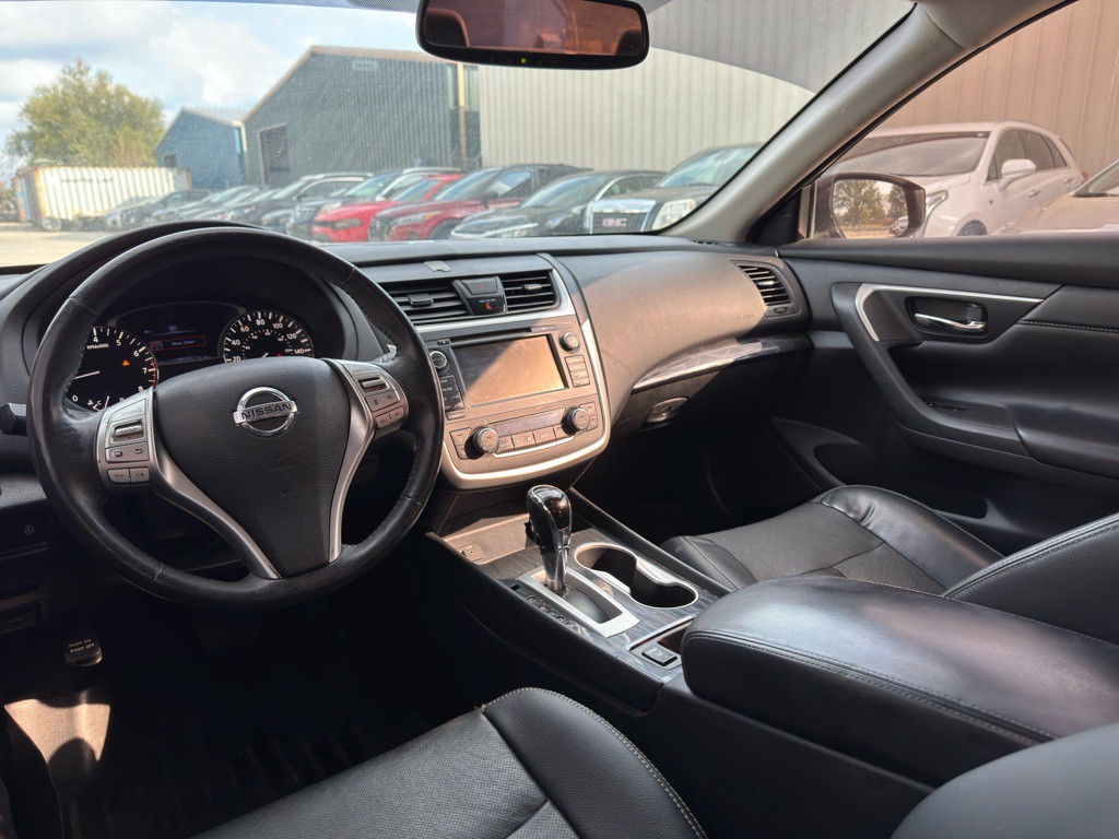 2016 Nissan Altima Image 11