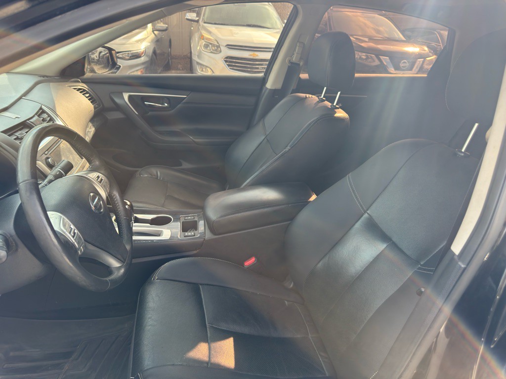 2016 Nissan Altima Image 12