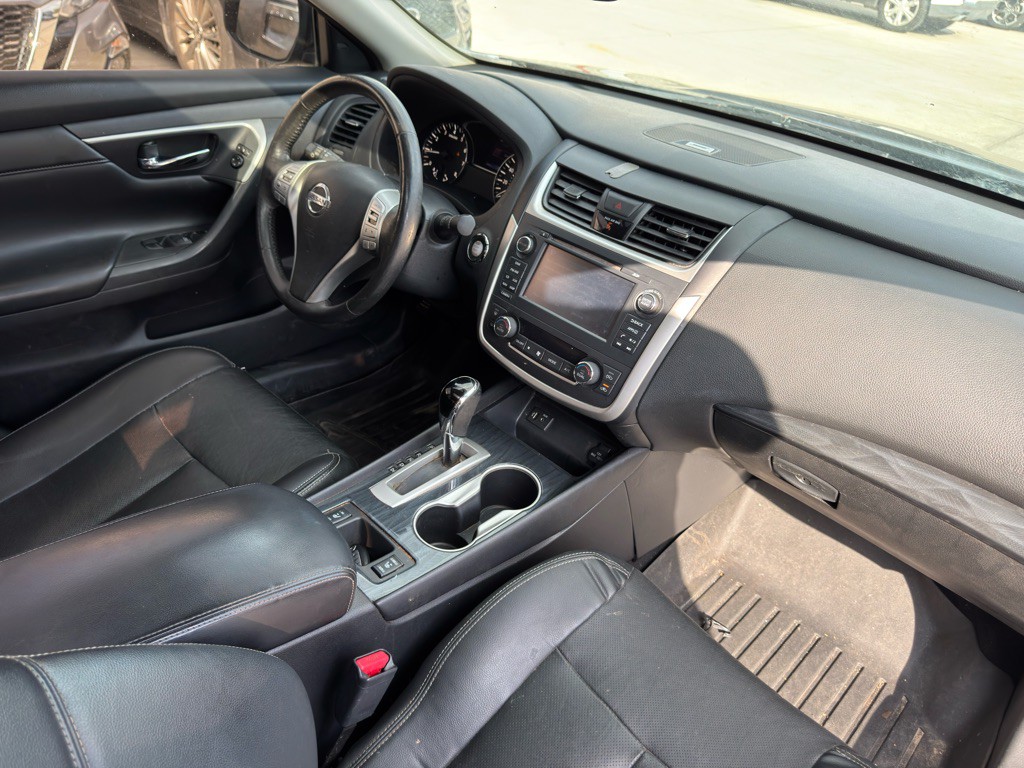 2016 Nissan Altima Image 18