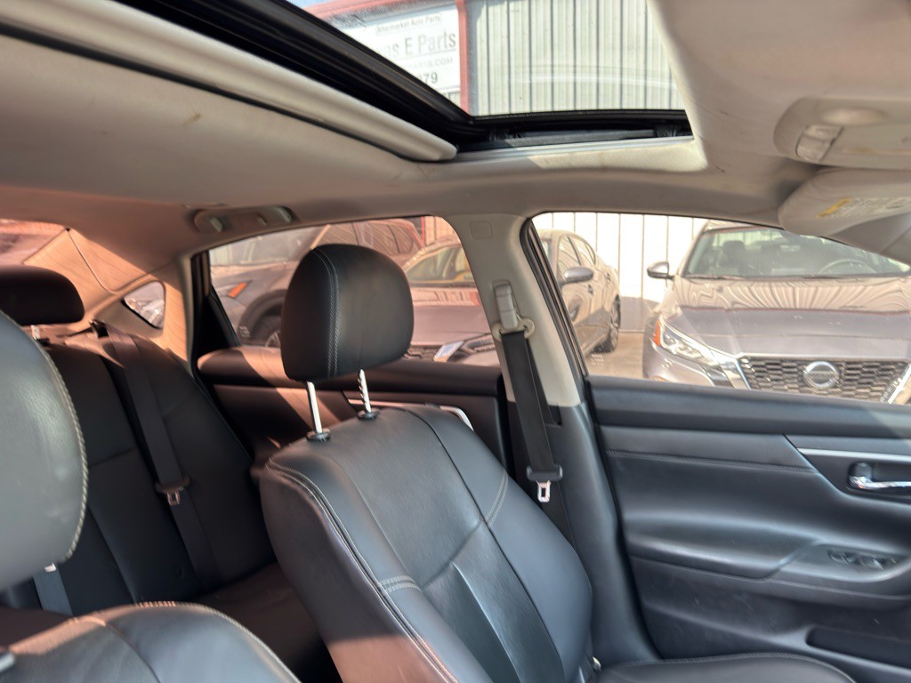 2016 Nissan Altima Image 19