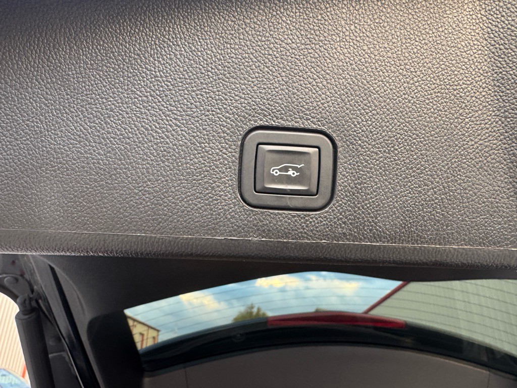 2016 Cadillac SRX Image 16