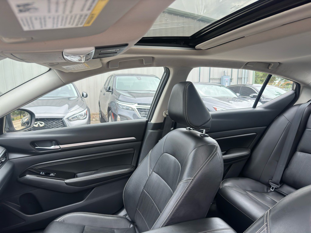 2020 Nissan Altima Image 15