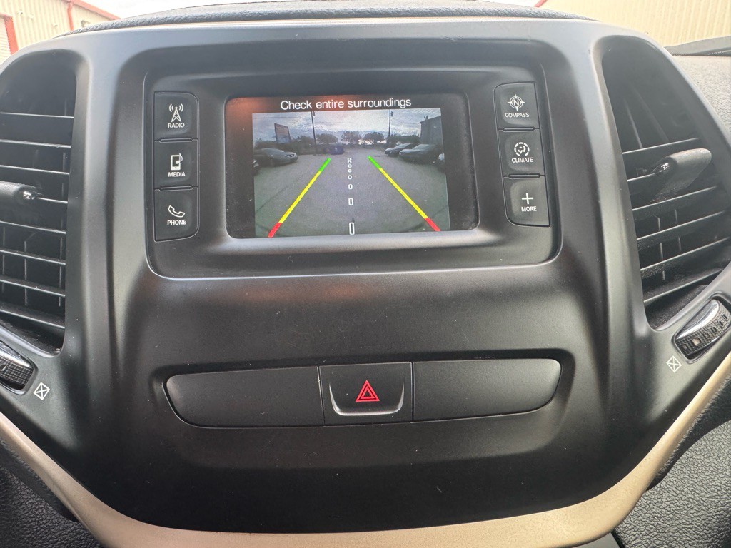 2016 Jeep Cherokee Image 11