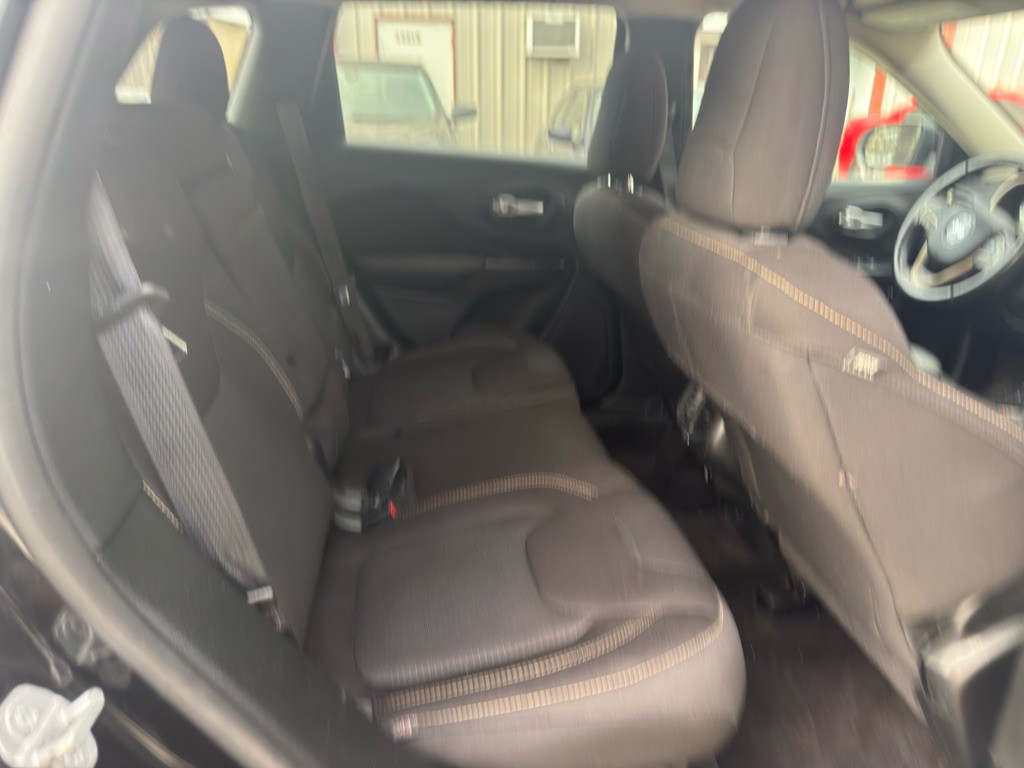 2016 Jeep Cherokee Image 16