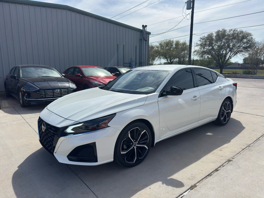 2023 Nissan Altima Image 1