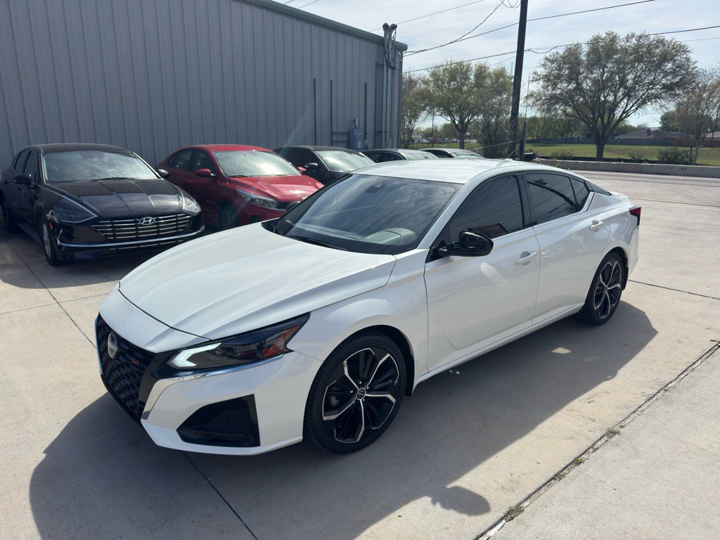 2023 Nissan Altima Image 2