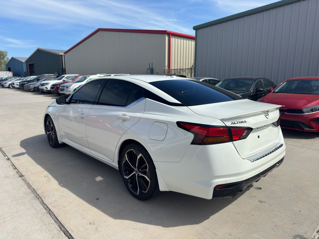 2023 Nissan Altima Image 9