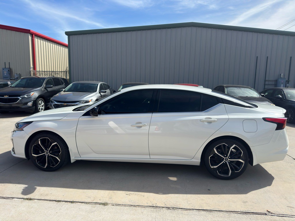 2023 Nissan Altima Image 10