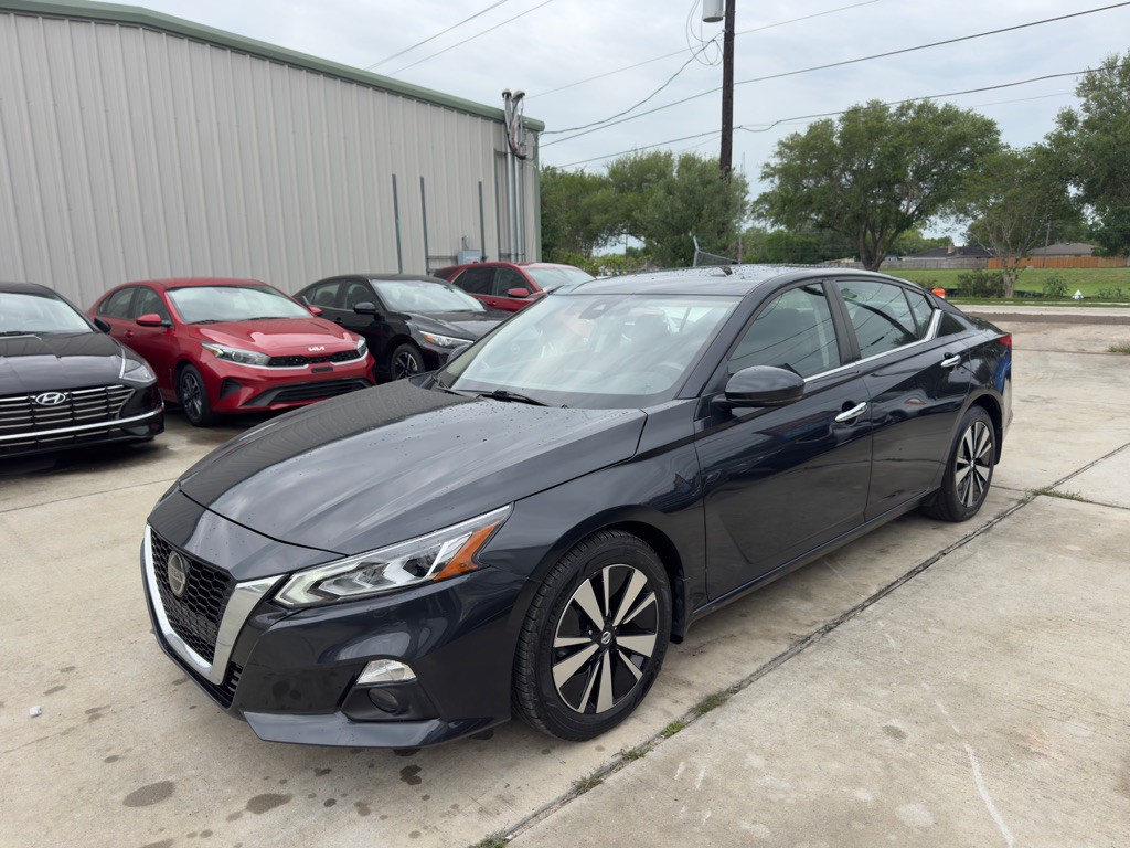 2022 Nissan Altima Image 1
