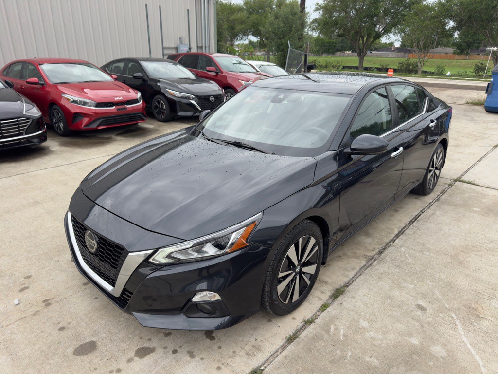 2022 Nissan Altima Image 2