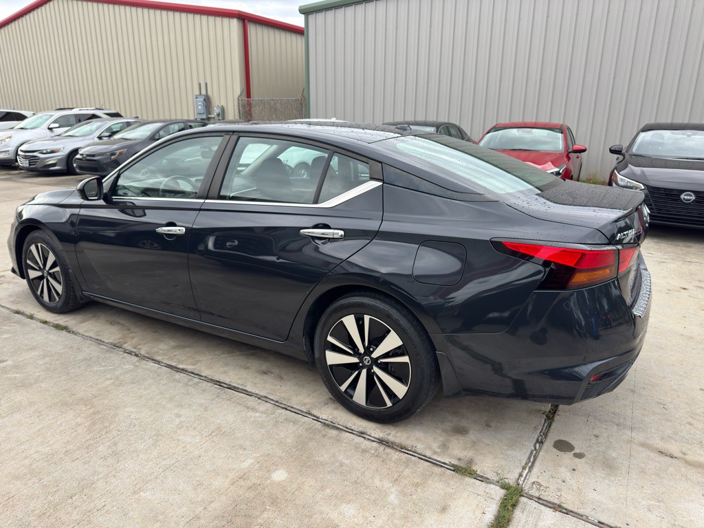 2022 Nissan Altima Image 8
