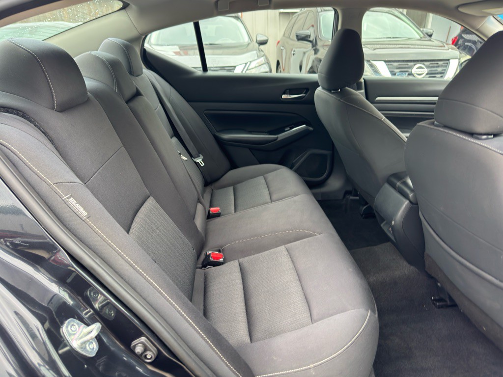 2022 Nissan Altima Image 16