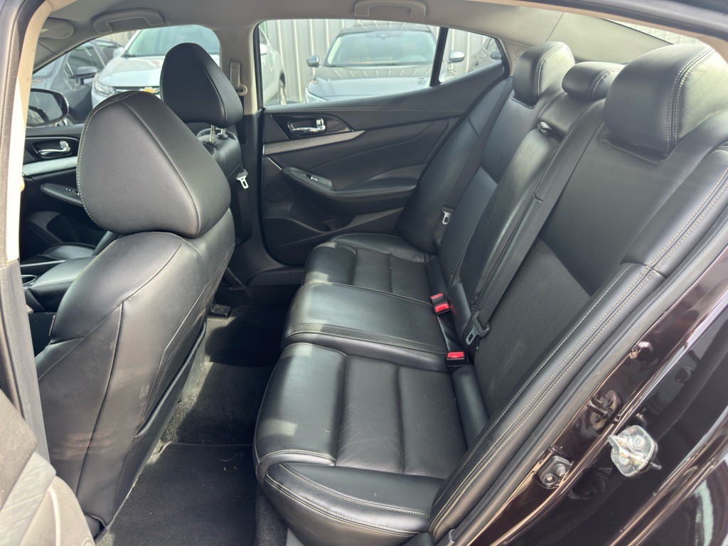 2017 Nissan Maxima Image 10