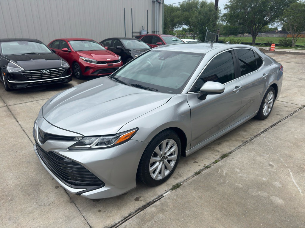 2019 Toyota Camry Image 2