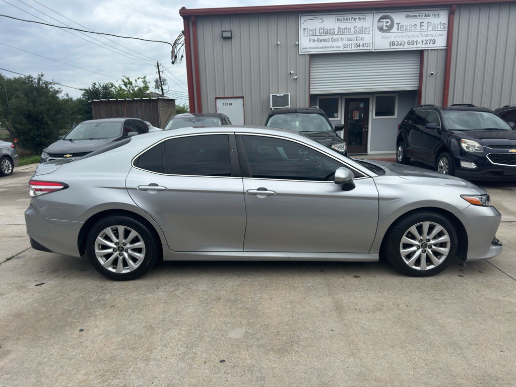 2019 Toyota Camry Image 4