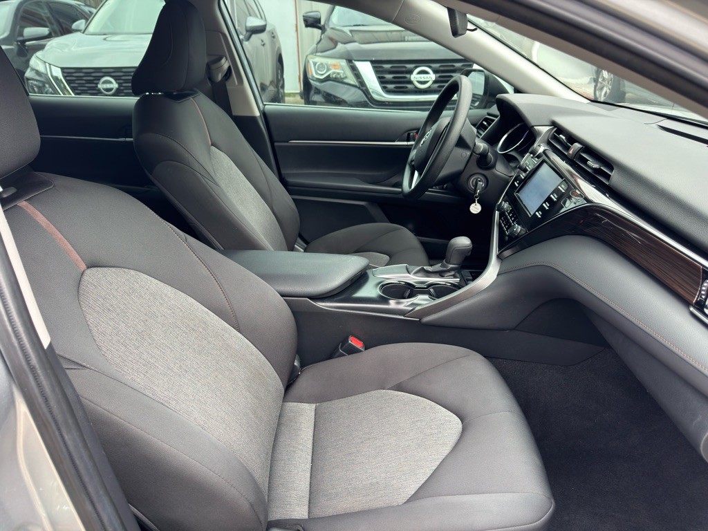 2019 Toyota Camry Image 17