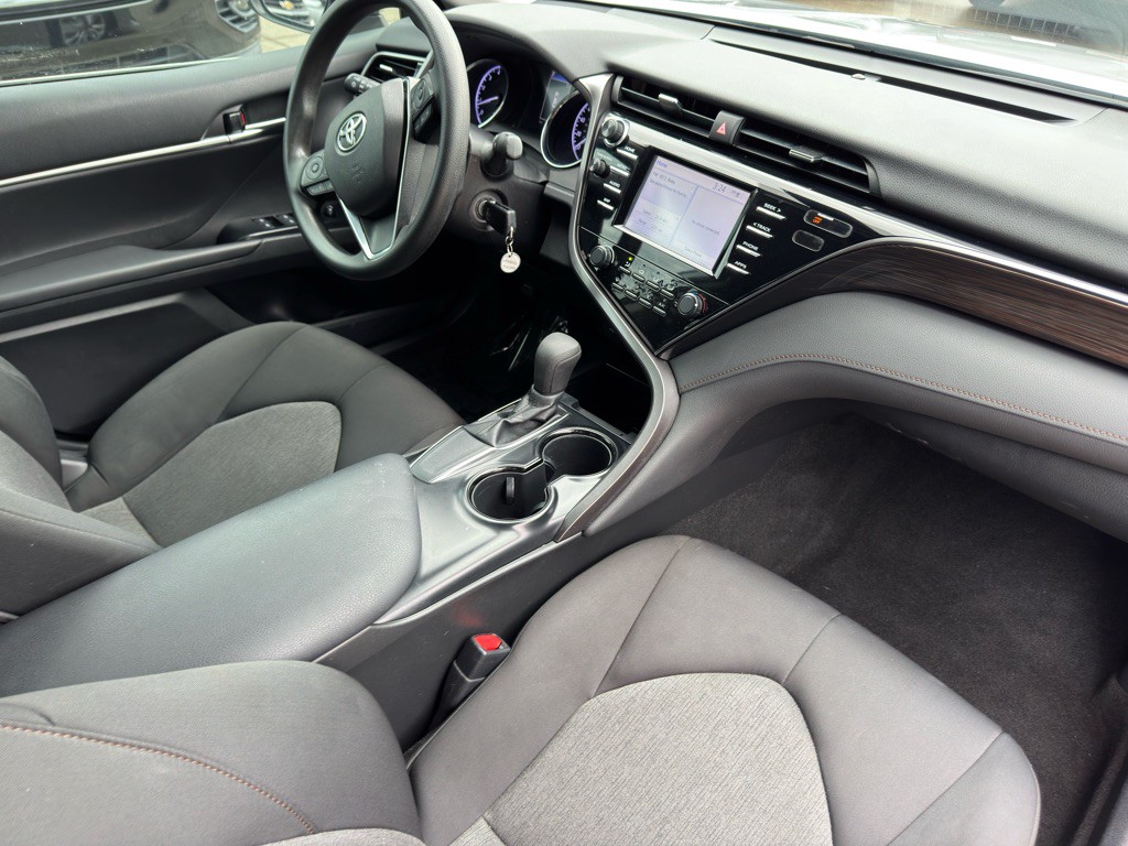 2019 Toyota Camry Image 18